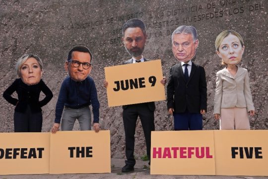 Από αντιφασιστική κινητοποίηση στη Ισπανία στη διάρκεια συνάντηση των ακροδεξιών του VOX  στην Ισπανία